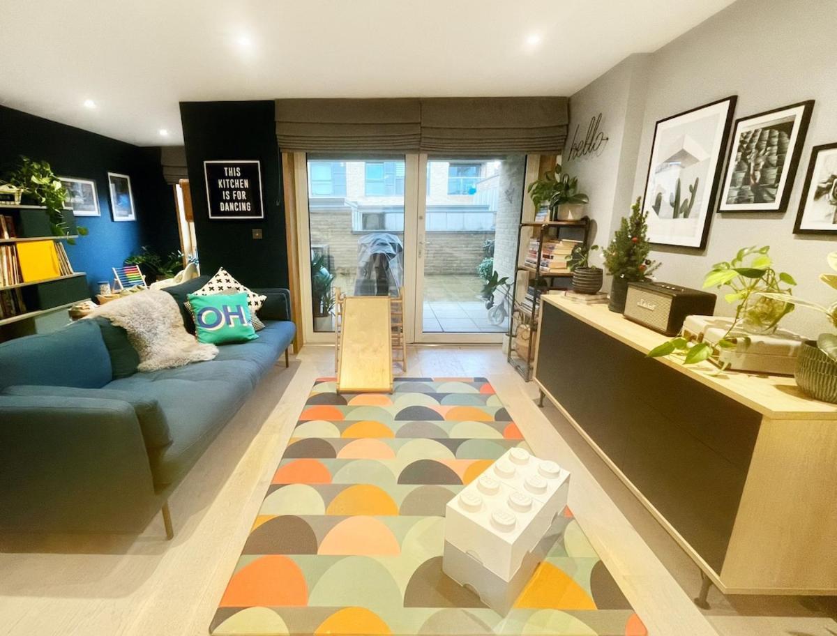 Stylish & Modern 2-bed With Private Terrace